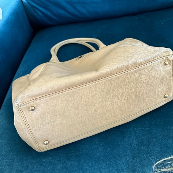 Rehabbed CHANEL Executive Tote - Picture 11 of 14